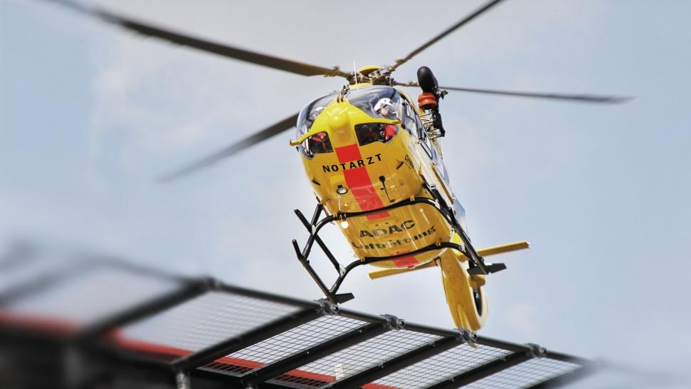 Rettungshubschrauber im Landeanflug 